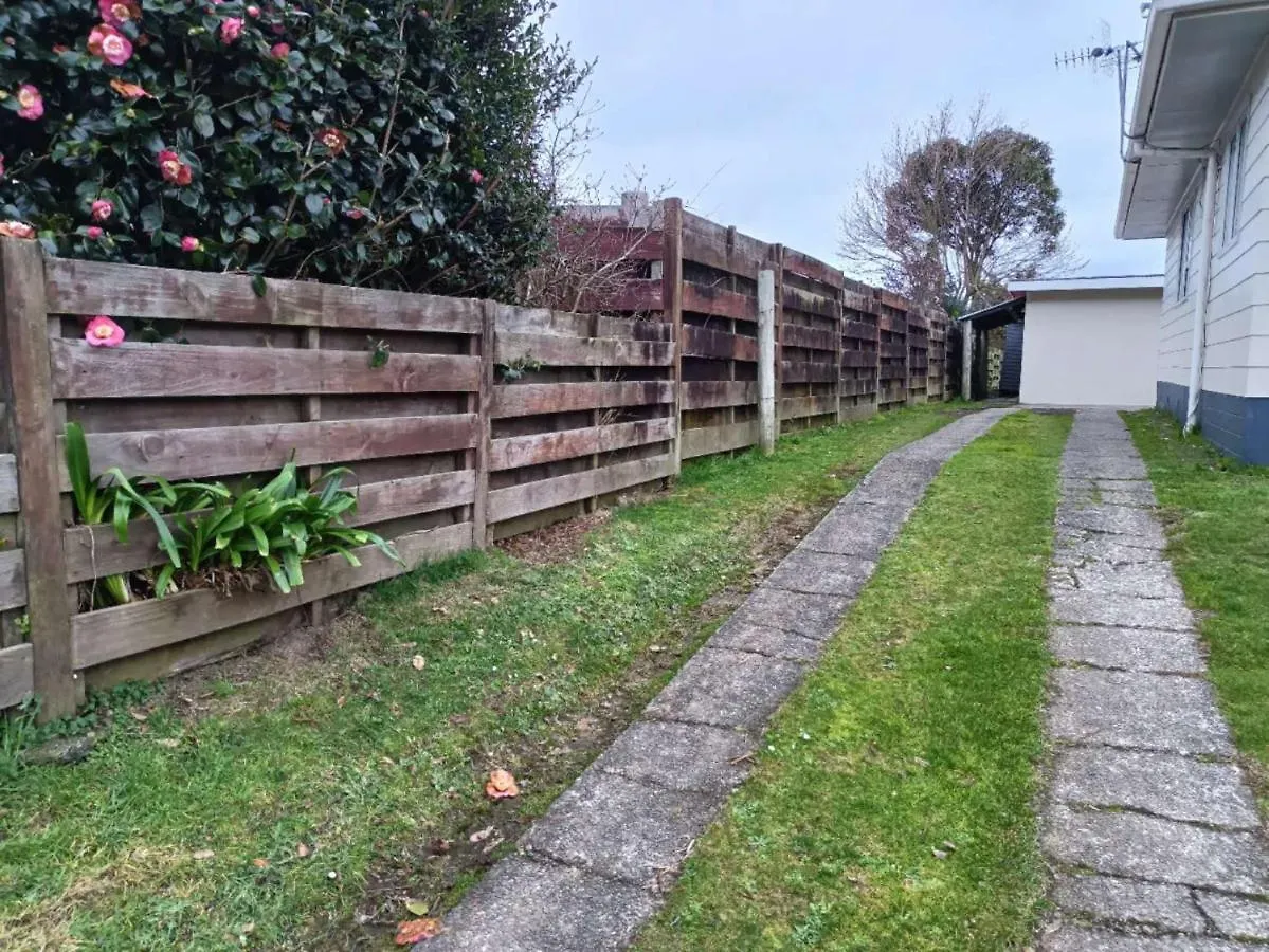 2 Beds Including 1 Sofa Bed Serviced Chalet B Rotorua 0*,  Nový Zéland